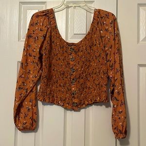 Size L Arizona jean blouse. The color is a lighter yellow than in the picture.